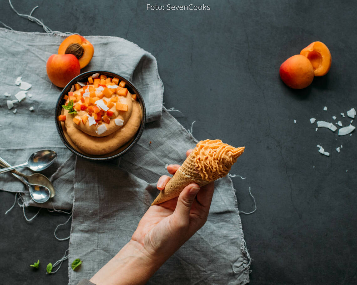 Veganes Rezept: Aprikosen-Kokos-Softeis