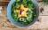 Veganes Rezept: Babyspinatsalat mit Knödelteig-Sternen