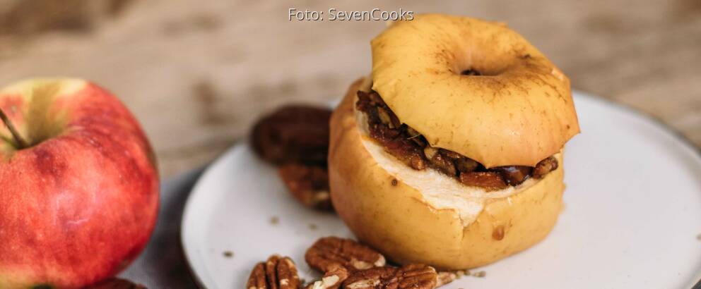 Veganes Rezept: Bratapfel mit Anis-Dattel-Füllung