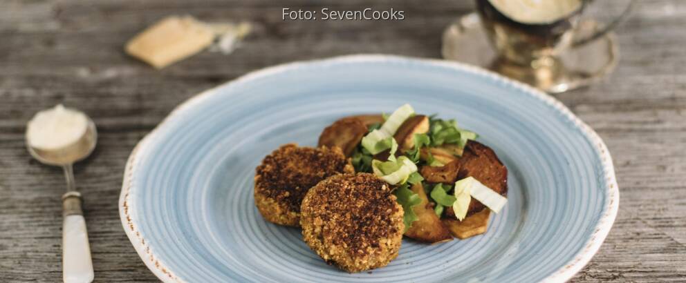 Veganes Rezept: Bratkartoffeln mit Endiviensalat und Karotten-Nuss-Bratlingen 2