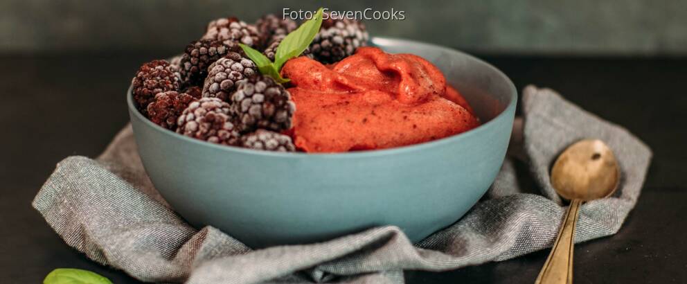 Veganes Rezept: Brombeer-Thaibasilikum-Nicecream_1