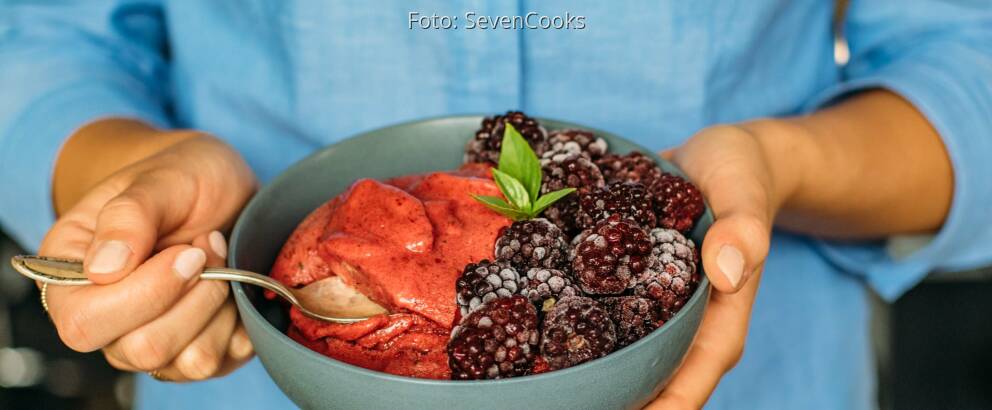 Veganes Rezept: Brombeer-Thaibasilikum-Nicecream_2