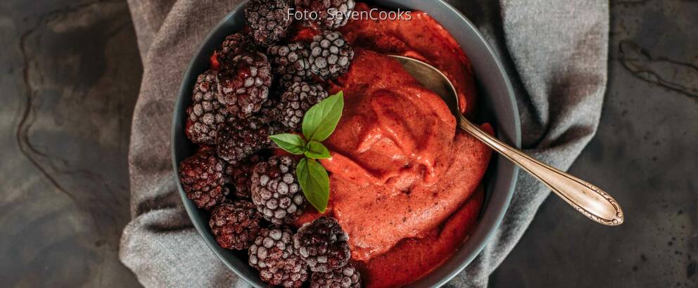 Veganes Rezept: Brombeer-Thaibasilikum-Nicecream_3