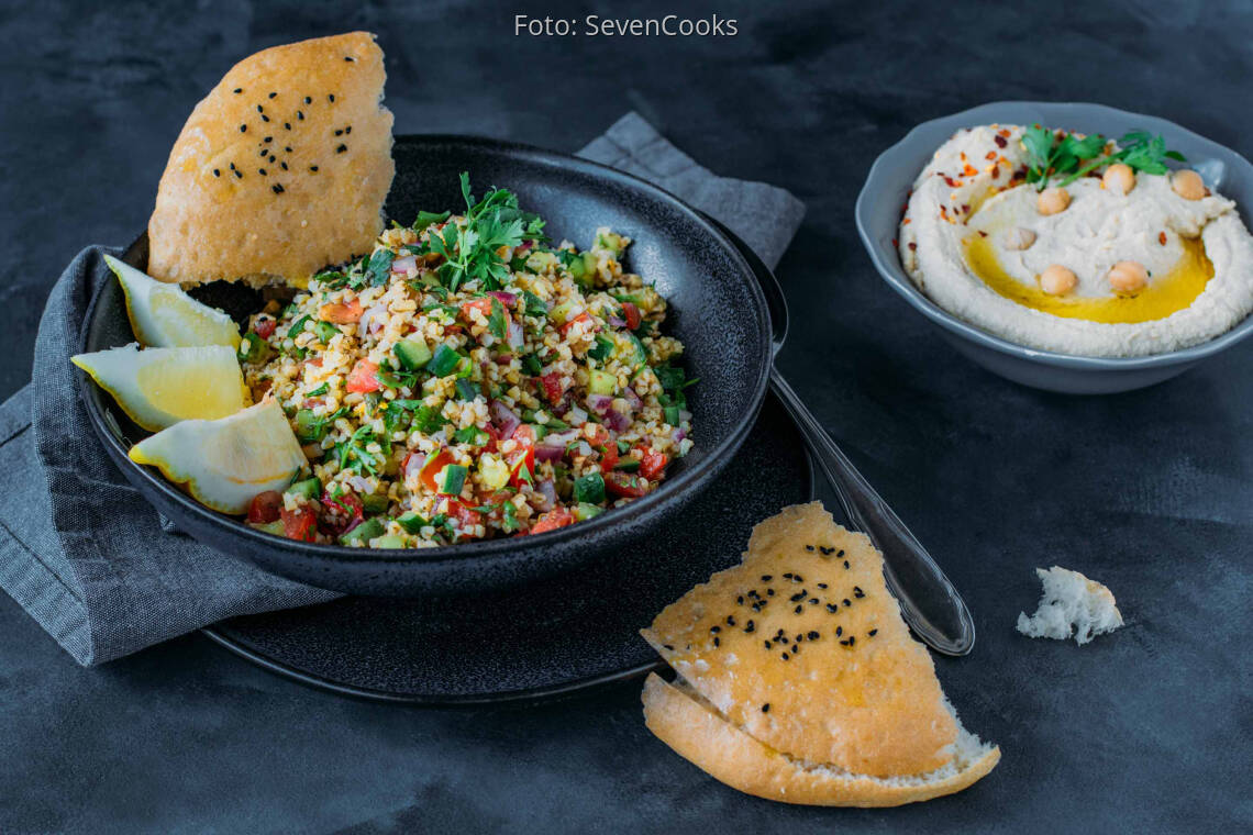 Veganes Rezept: Bulgur-Salat mit Hummus 3