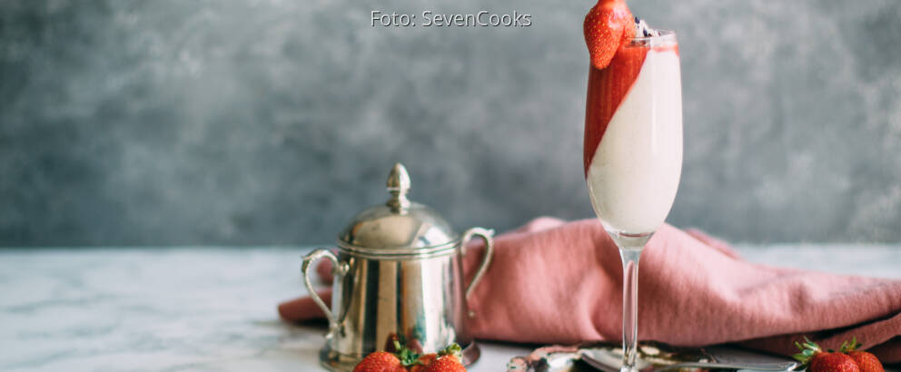 Veganes Rezept: Cashew Panna Cotta mit Erdbeer-Mousse