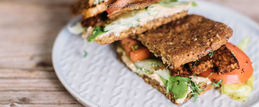 Veganes Rezept: Chrispy Tempeh Sandwich