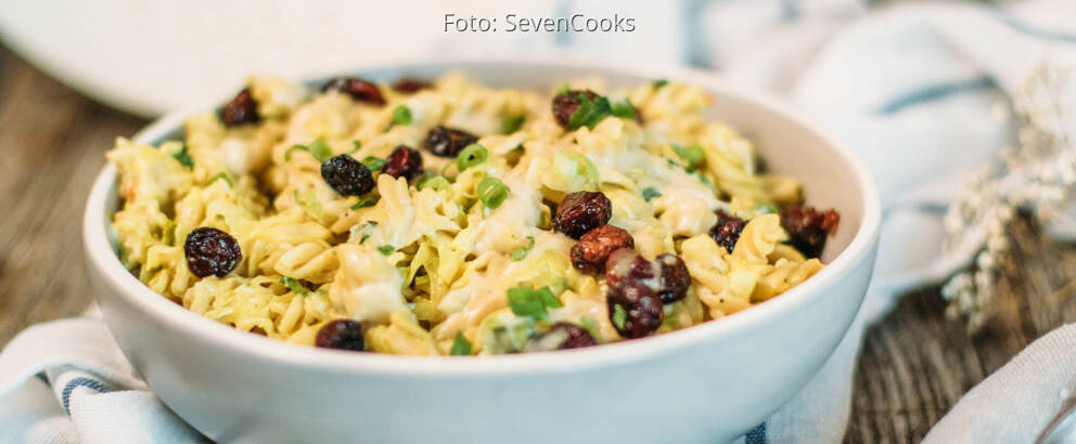 Veganes Rezept: Dinkel-Pasta mit Spitzkohl und cremiger Cashewsauce_3
