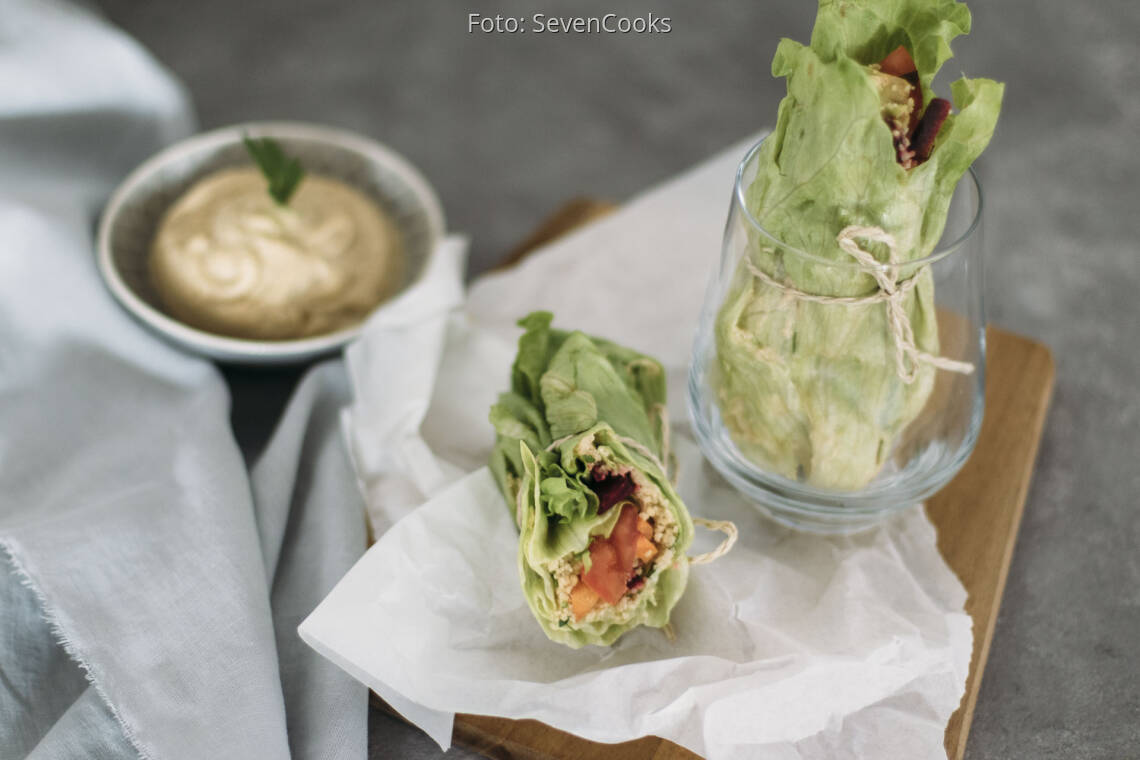 Veganes Rezept: Eisbergsalat-Wraps mit Couscousfüllung