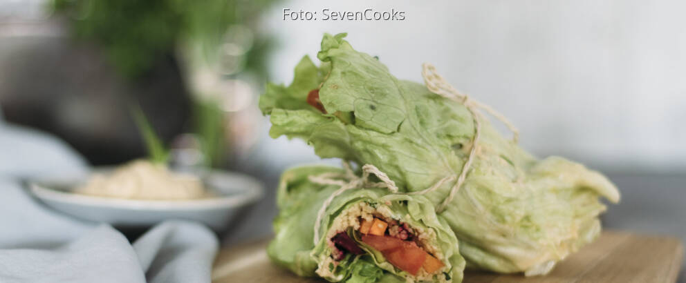 Veganes Rezept: Eisbergsalat-Wraps mit Couscousfüllung