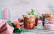 Veganes Rezept: Erdbeercrumble im Glas mit Vanillequark-Topping