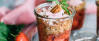 Veganes Rezept: Erdbeercrumble im Glas mit Vanillequark-Topping