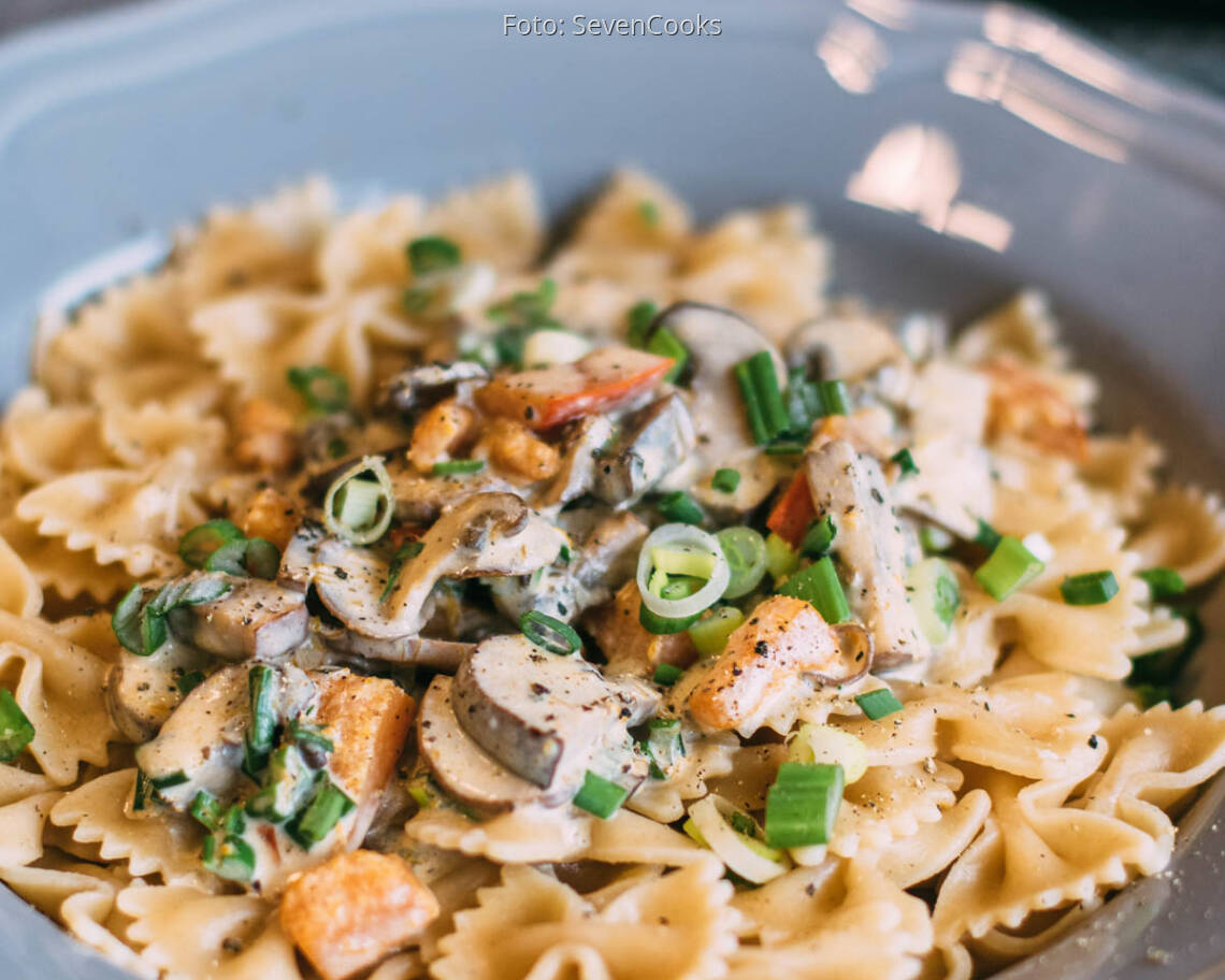 Veganes Rezept: Farfalle mit Kürbis-Pilz-Sauce