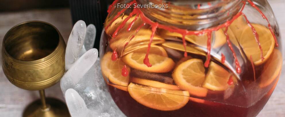 Fruchtige Bowle mit eiskalten Händchen | SevenCooks
