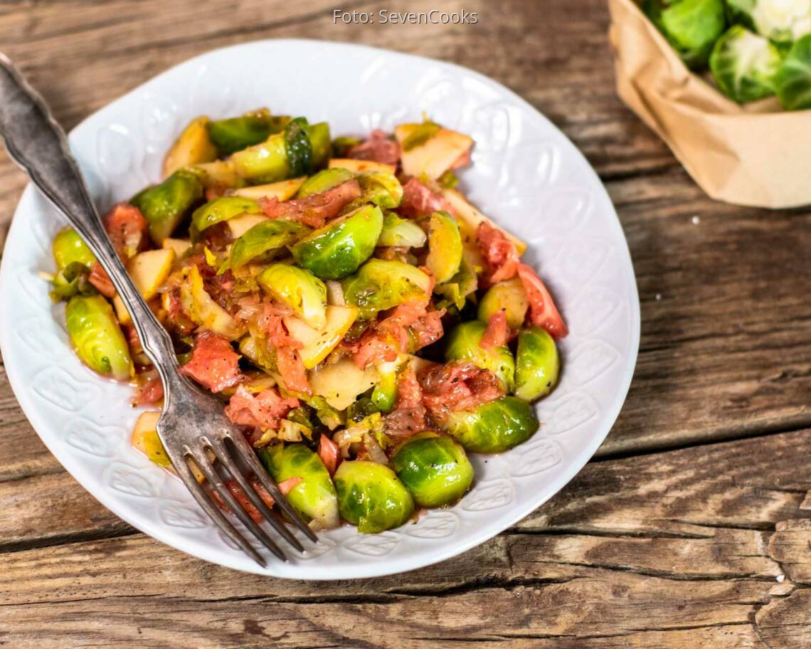 Veganes Rezept: Fruchtiger Rosenkohlsalat mit Himbeerdressing 1