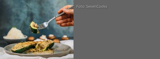 Rezeptbild für "Gefüllte Zucchini mit Semmelbröselkruste"