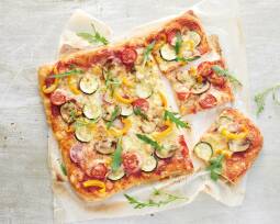 Veganes Rezept: Gemüse-Pizza von Simply V