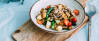 Veganes Rezept: Gemüsepfanne mit grünem und weißem Spargel