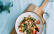Veganes Rezept: Gemüsepfanne mit grünem und weißem Spargel