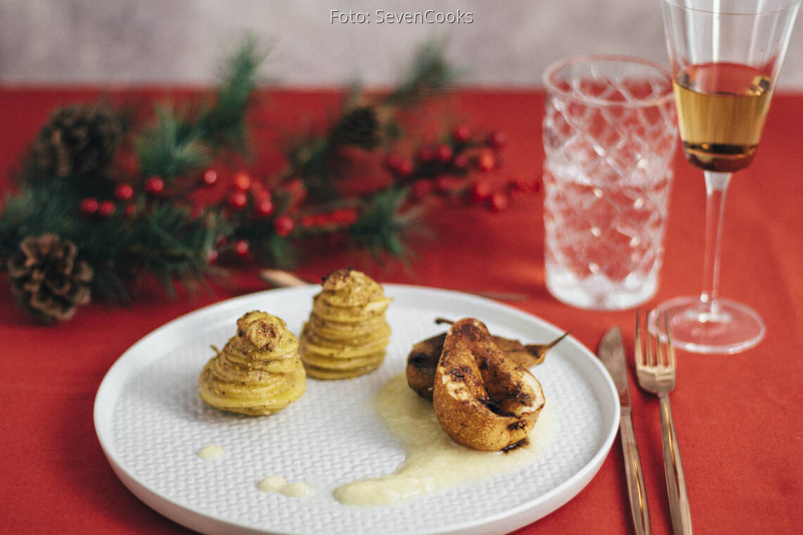 Veganes Rezept: Geschmorte Birnen auf weißem Schokopüree mit Kartoffelgratin-Türmchen_3 Weihnachtsmenü