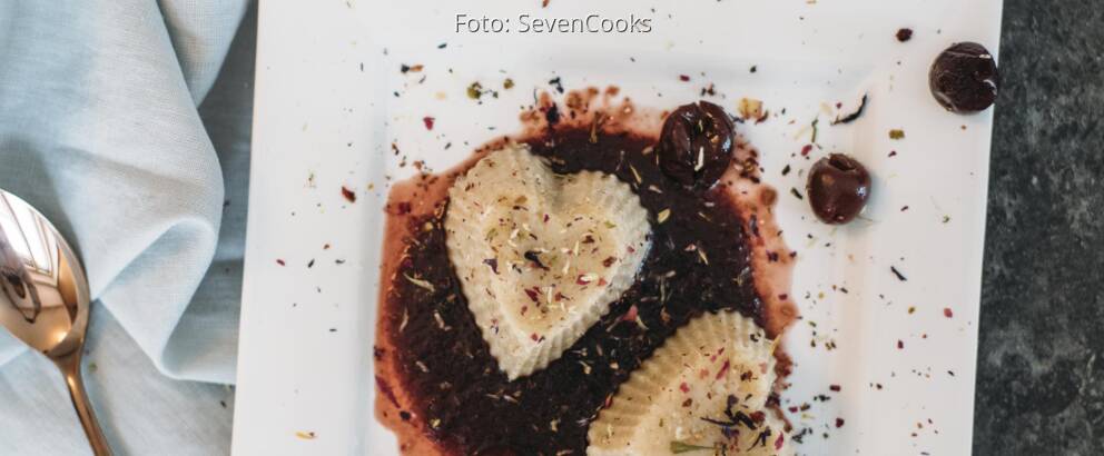 Veganes Rezept: Grießbrei-Dessert mit Kirschkompott