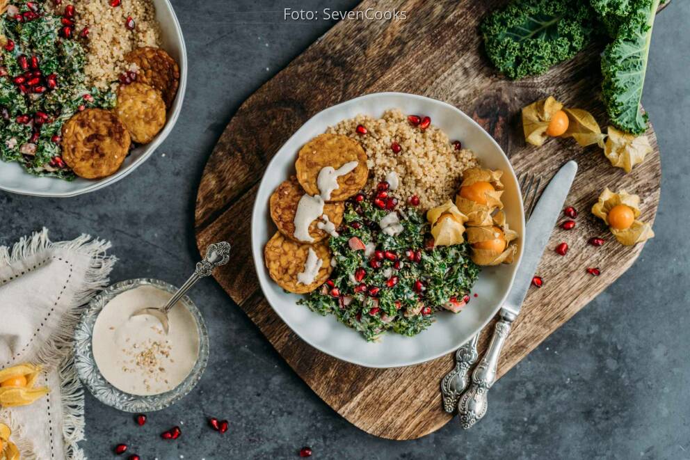 Superfood Bowl mit Grünkohl und Tempeh von SevenCooks