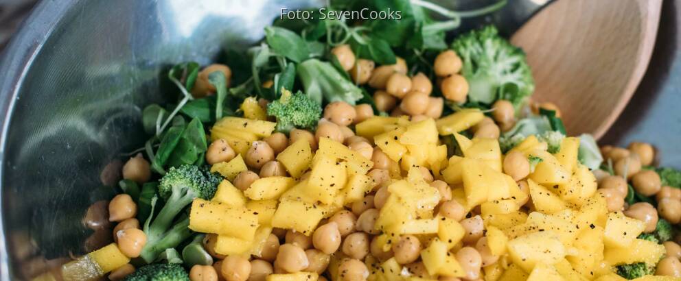 Veganes Rezept: Grüner Mango Gemüsesalat