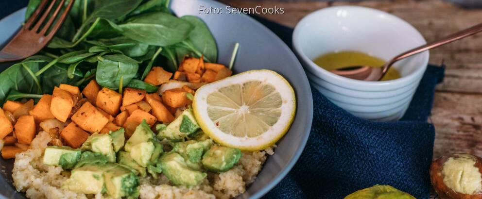 Veganes Rezept: Hirse-Bowl mit Spinat und Süßkartoffel