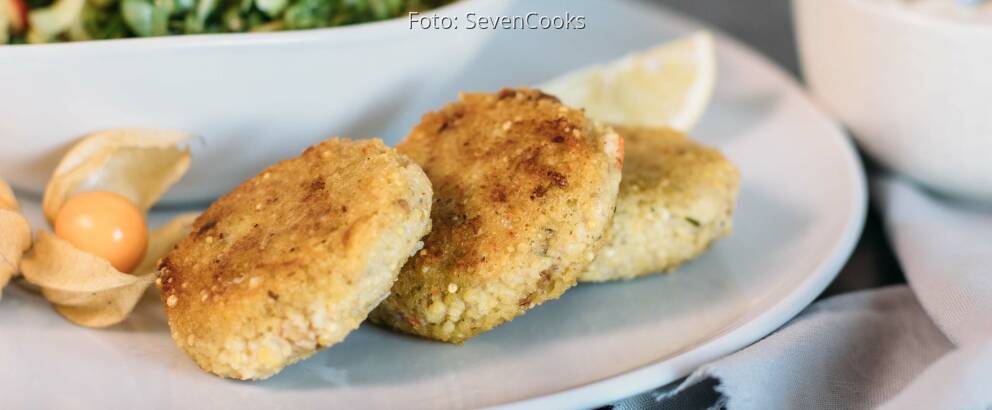Veganes Rezept: Hirse-Walnuss-Küchlein mit Zaziki 1