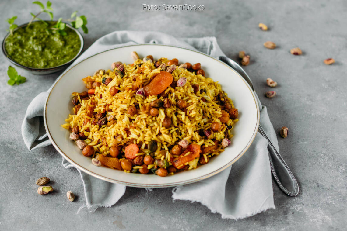 Veganes Rezept: Indisches Biryani mit Aprikosen und Pistazien 1