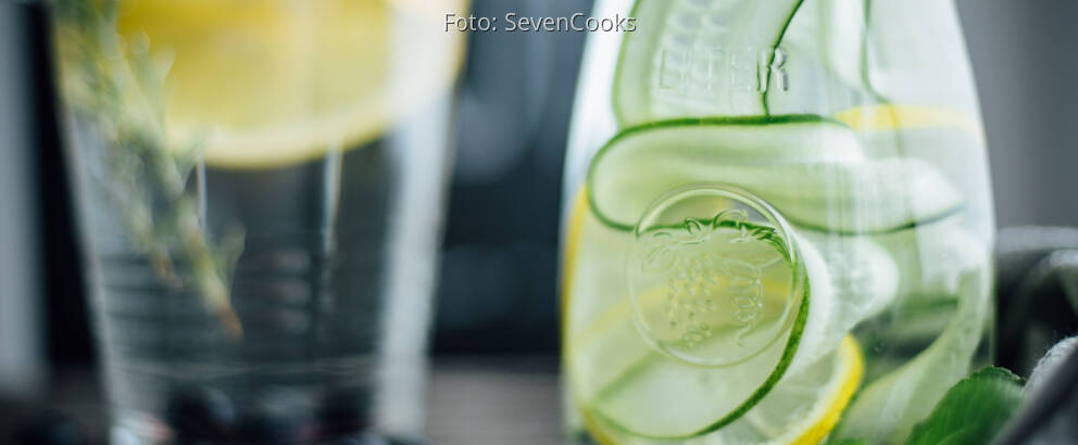 Veganes Rezept: Infused Water: Zitrone-Gurke-Minze