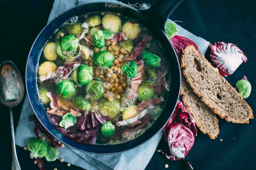 Rosenkohlsuppe mit Ingwer und Radicchio von SevenCooks