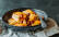 Veganes Rezept: Karamellisierte Schwarzwurzel mit Kaki und Orange