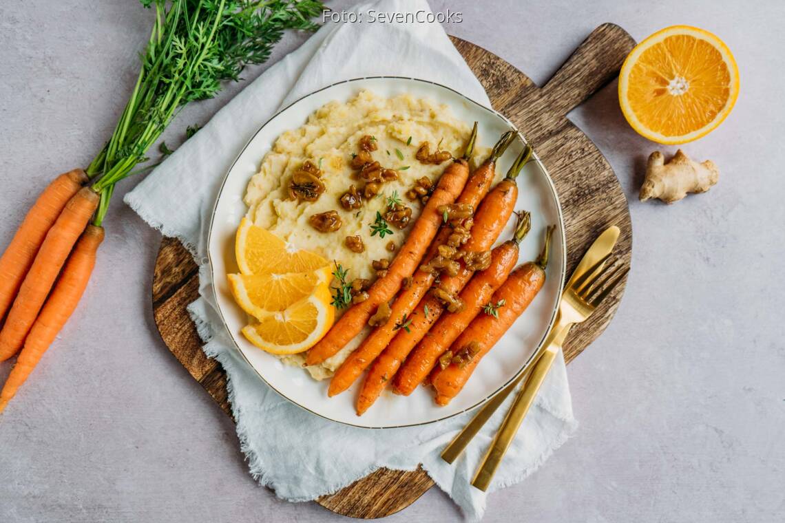 Veganes Rezept: Kartoffel-Sellerie-Stampf mit Orangen-Möhren 2