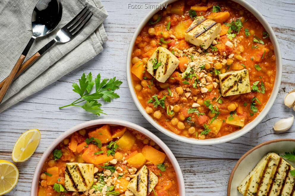 Kichererbsen-Eintopf mit veganem Pfannenkäse von Simply V Kichererbsen-Eintopf mit veganem Pfannenkäse von Simply V
