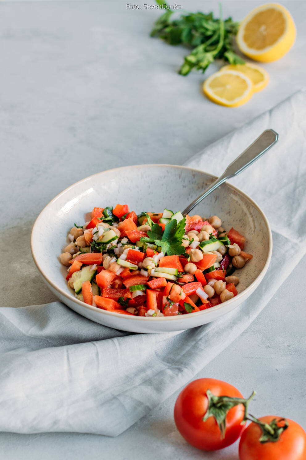 Einfacher Kichererbsensalat mit Paprika von SevenCooks