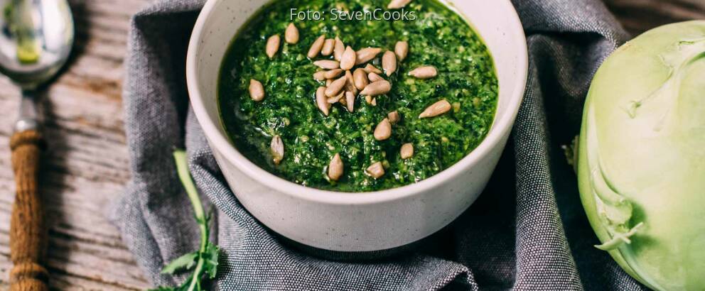 Veganes Rezept: Kohlrabikrautpesto mit Sonnenblumenkernen_1