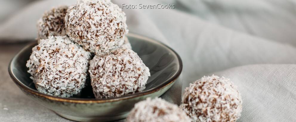 Fertiges Rezept: Vegane Kokosrumkugeln