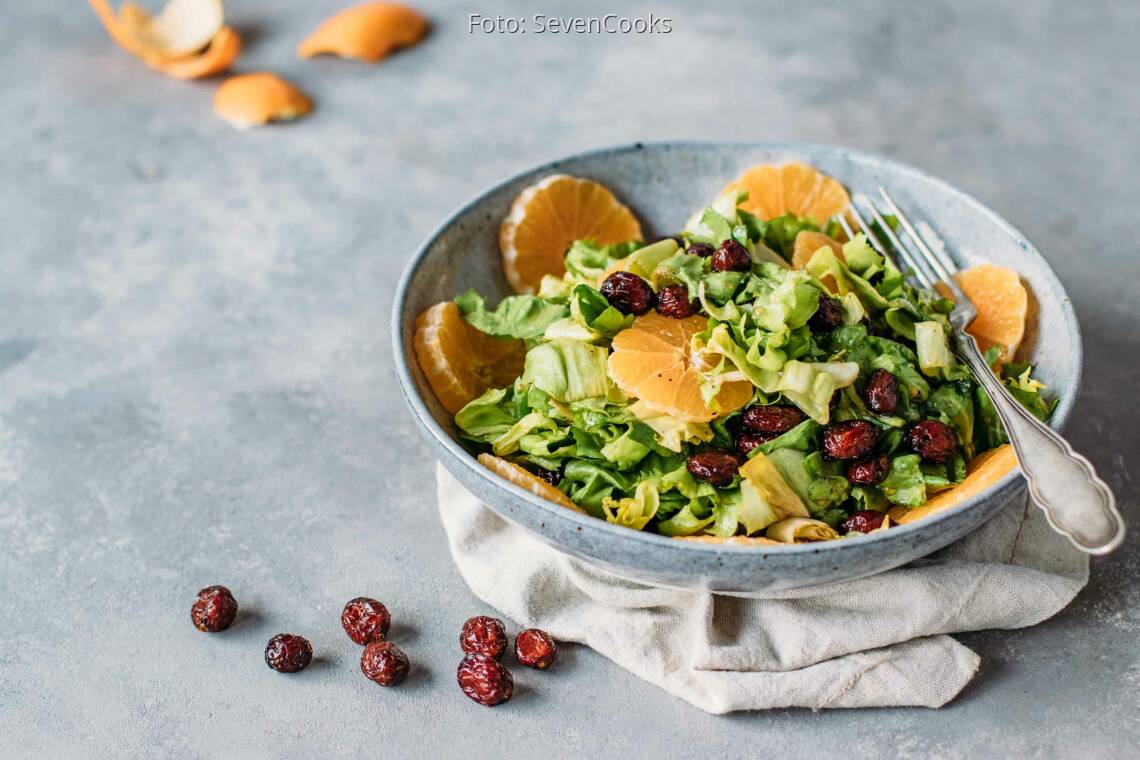 Veganes Rezept: Mandarinen-Endiviensalat mit Cranberries