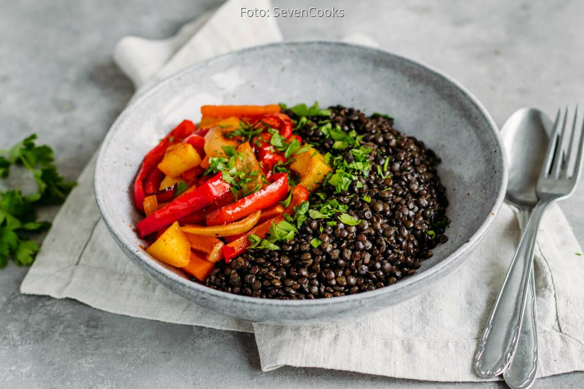 Veganes Rezept: Meal-Prep: Belugalinsen mit Ofengemüse 2