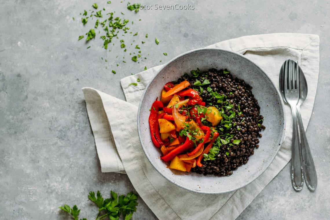 Veganes Rezept: Meal-Prep: Belugalinsen mit Ofengemüse 3