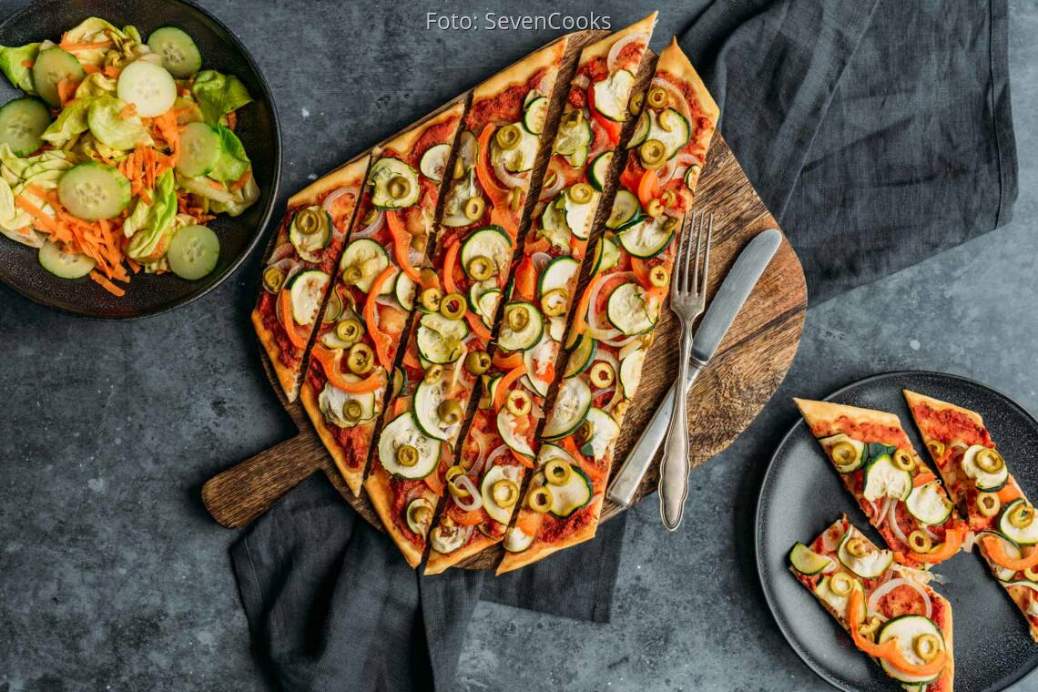 Veganes Rezept: Mediterrane Pizza ohne Kaese