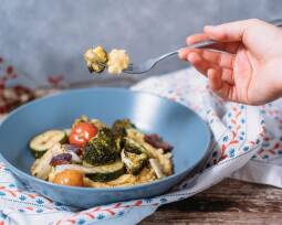 Veganes Rezept: Mediterranes Ofengemüse mit Polenta_1