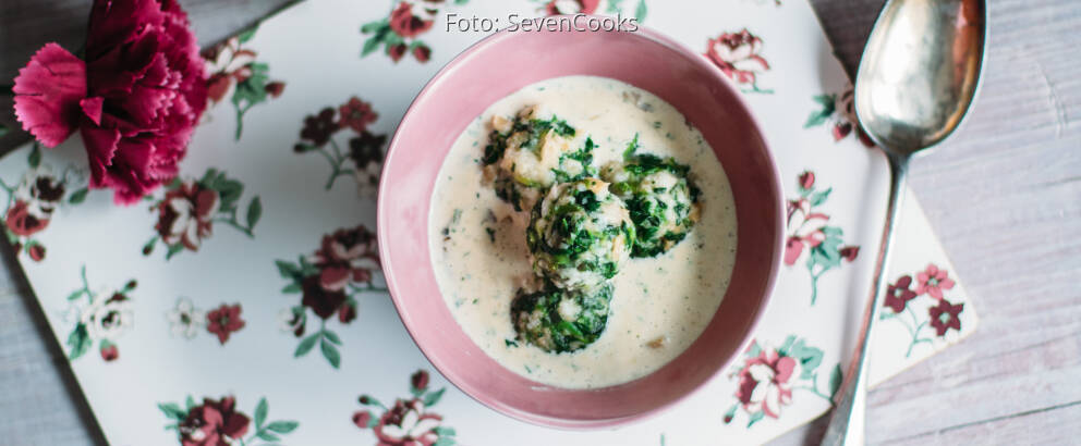 Veganes Rezept: Minispinatknödel mit Pilzsauce