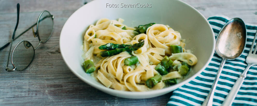 Veganes Rezept: One Pot Pasta mit grünem Spargel