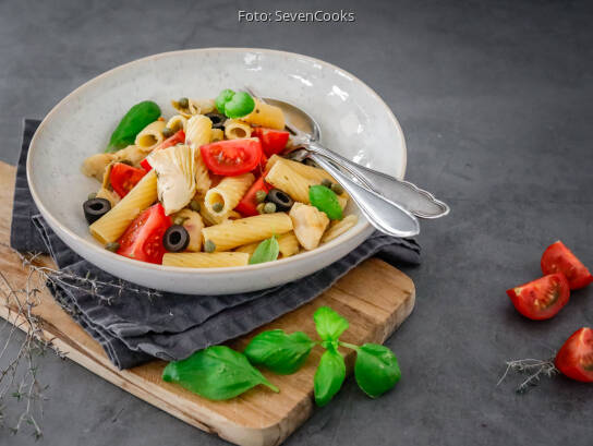 One Pot Pasta mit Tomaten, Kapern und Artischocken von SevenCooks