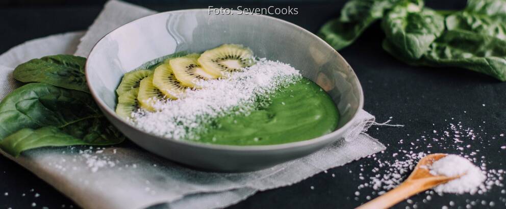 Veganes Rezept: Pistazienmilch Smoothiebowl_1