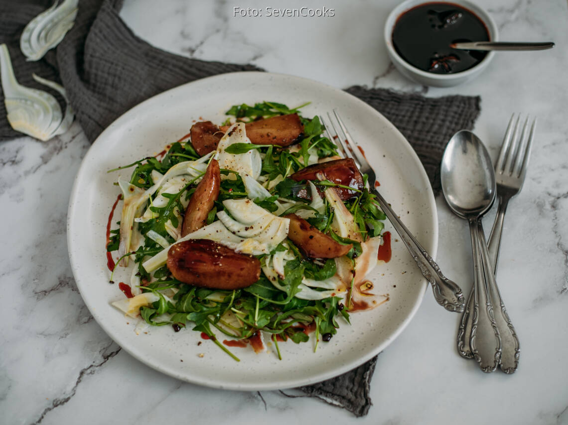 Veganes Rezept: Pochierter Birnen-Fenchel-Salat mit Cranberry 2