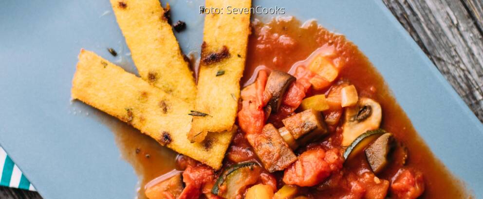 Veganes Rezept: Polentasticks mit mediterranem Gemüse