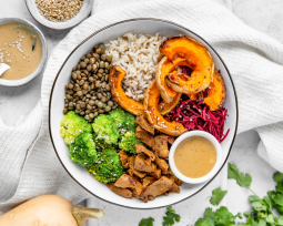 Veganes Rezept: Protein-Bowl mit veganem Gyros von Wheaty