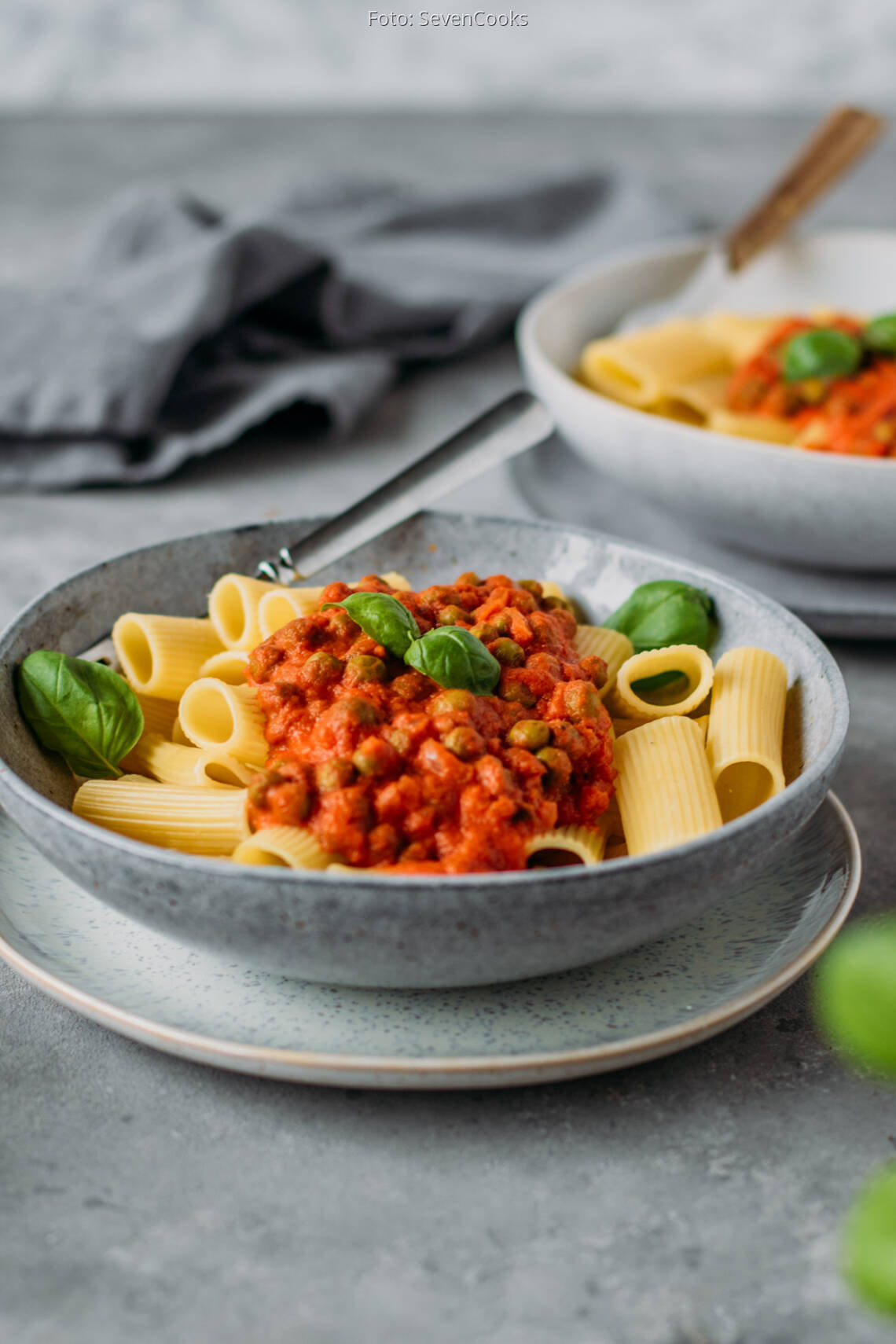 Rigatoni mit ruckzuck Tomaten-Erbsen-Soße von TanjaCooks